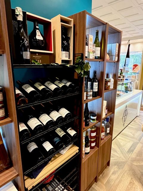 Paris: Wine & Cheese Tasting Master Class Near Eiffel Tower - Alejandra and Lucas: the human factor that drives the best moments