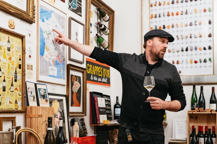 Paris: Wine Tasting Experience with 6 Wines and Cheese Board - Key things that make this tasting worth your time