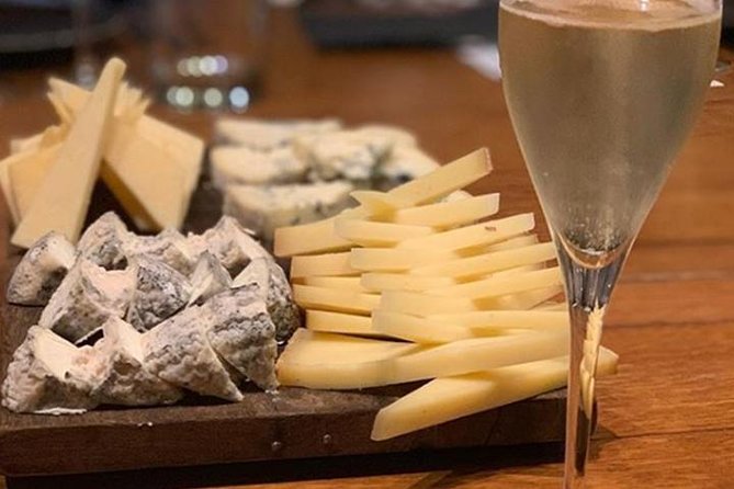 Paris Wine Tasting plus Cheese Lunch with an Expert Sommelier - Ô Chateau in central Paris: where the lunch actually happens