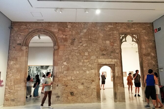 Picasso Museum and Walking Tour Plus Optional Wine & Food Tasting - Walking into the Picasso Museum: how to get more out of your self-guided time