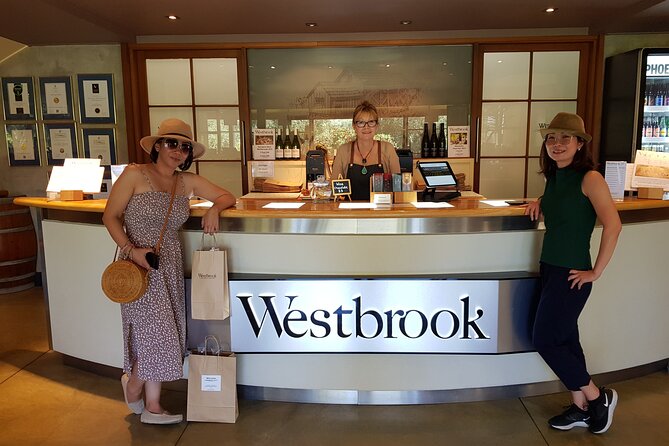 Piha Waitakere Rainforest Wine Tour from Auckland - Kumeu Lunch at Soljans Estate: Open-Menu Comfort in West Auckland