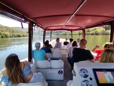 Pinhão: Douro River 50-min Boat Trip with Port Wine - Getting started at the Douro Tours kiosk (and why “early” matters)