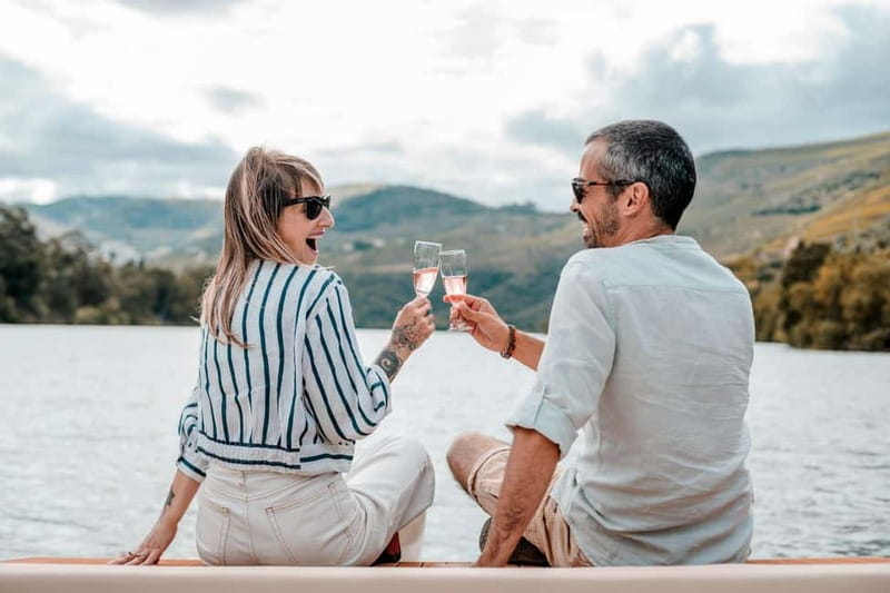 Pinhão: Douro River Solar Boat Tour with Wine Tasting - Wine tasting on the water: two Adega de Favaios pours, done right