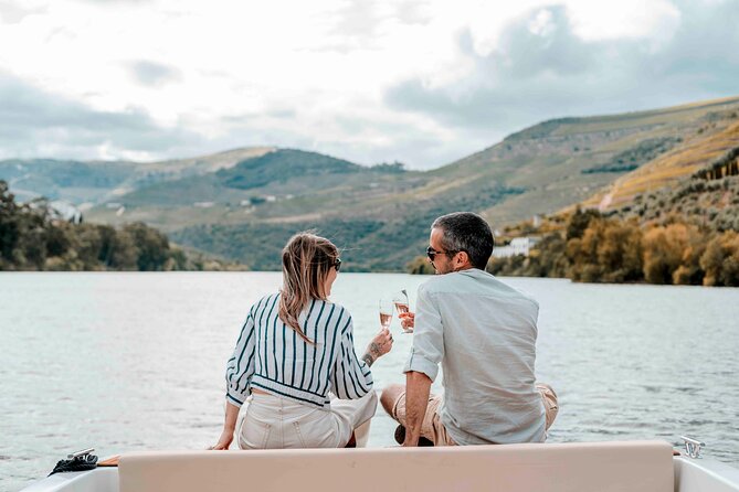 Pinhão: Electric Boat Experience 1h - Taste of Two Wines - Meet David and Fabiana: How the Guide Makes It Click