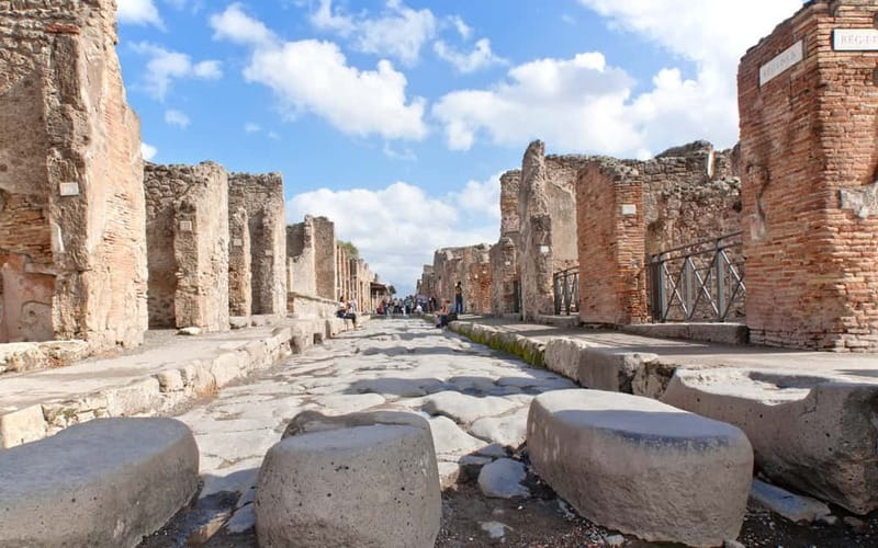 Pompeii: Archeological Tour & Wine Tasting at Mt. Vesuvius - “When the theatre is open” and other timing reality checks