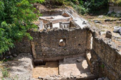 Pompeii Guided Tour & Lunch with Superior Wine Tasting - Pompeii in a small group: what the 2-hour guided walk actually covers