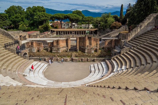 Pompeii, Herculaneum and Winery on Vesuvius with an Archaeologist - How the 8–9 Hour Schedule Actually Works (and How to Make It Comfortable)