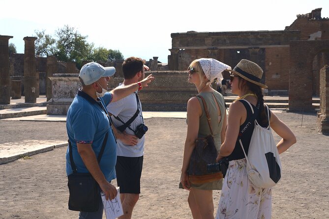 Pompeii Tour & Lunch with Wine Tasting Experience - Trecase and the Vesuvius National Park Lunch Break