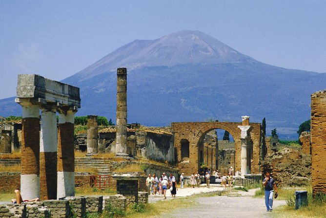 Pompeii with Wine Tasting and Lunch from Naples - The cameo and coral workshop stop: craft, context, and the time tradeoff