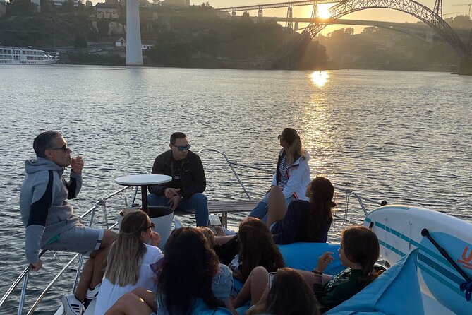 Port : 6 Bridges Cruise With Sunset option & Port wine - The boat experience: deck comfort, a toilet, and how to dress