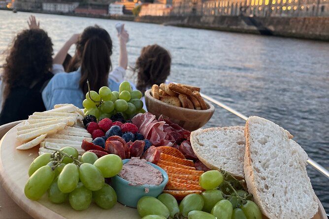 Port : 6 Bridges Private Yacht Cruise with Local Wine & Snacks - Timing and weather: when your cruise will feel best