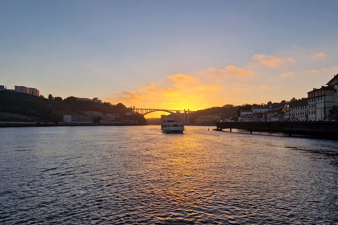 Porto: 6 bridges tour, Douro river with 4 Port Wine tasting - North bank landmarks and the contrast of old plus new