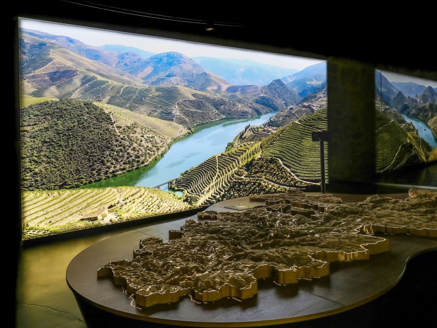 Porto: Cálem Cellar Tour, Fado Show & Wine Tasting - Fado in a Porto cellar bar: what the show feels like
