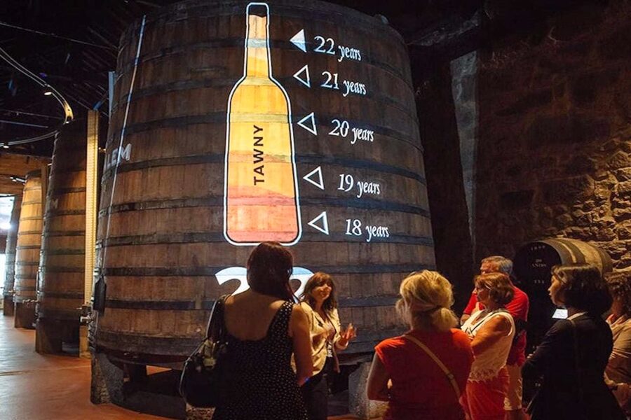 Porto: Cálem Cellar Tour, Interactive Museum & Wine Tasting - Getting there and meeting the group without stress