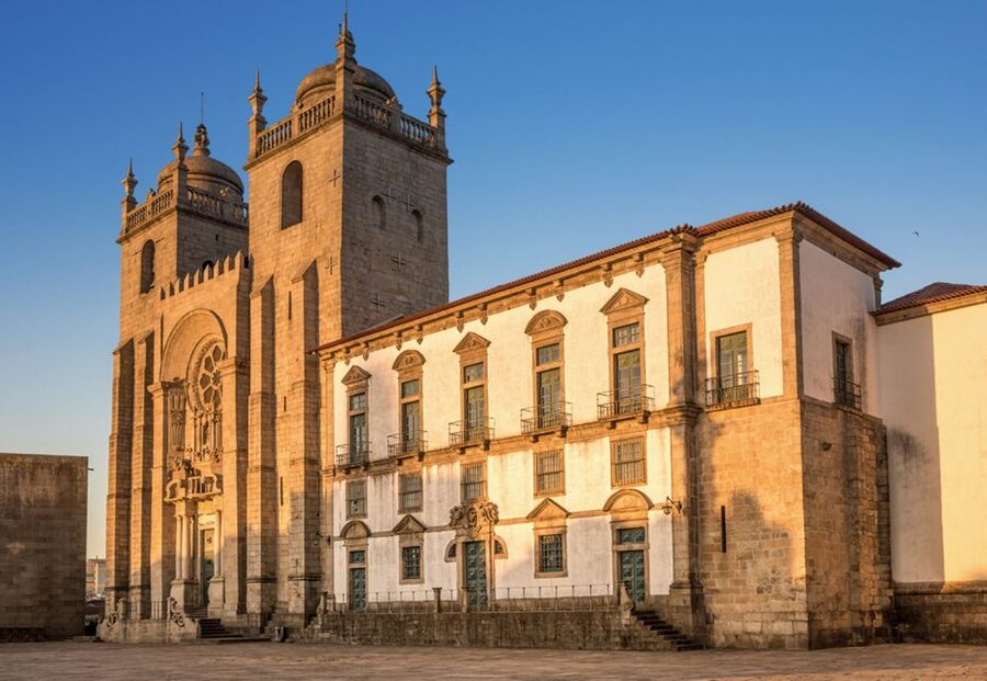 Porto: City Tour, 6 Bridges Cruise and Wine Tasting - Sé (Porto Cathedral): old Porto in a focused 30 minutes
