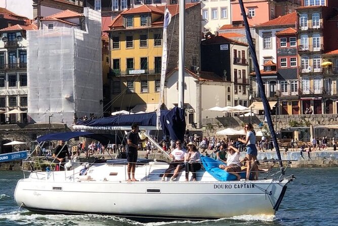 Porto: Cruzeiro privado rio douro até 8 pessoas com wine tasting - A two-hour private cruise that actually feels personal