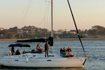 Porto: Cruzeiro privado rio douro até 8 pessoas com wine tasting - What you’ll see from the water (and how to make the most of it)