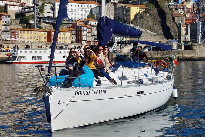 Porto: Cruzeiro privado rio douro até 8 pessoas com wine tasting - Comfort on board: what to bring and what to expect