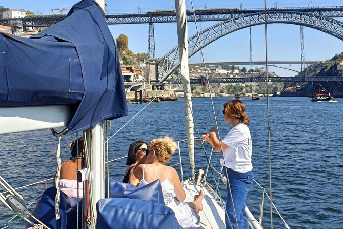 Porto: Cruzeiro privado rio douro até 8 pessoas com wine tasting - Price and value: paying for privacy, drinks, and a small-boat view