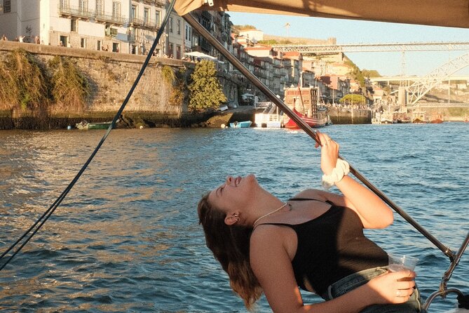 Porto: Douro River Boat Cruise with Port Wine and Snacks - Wine and snacks: what you should expect to taste