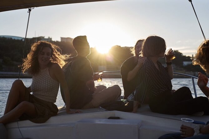 Porto: Douro River Boat Cruise with Port Wine and Snacks - Timing and weather: when to book