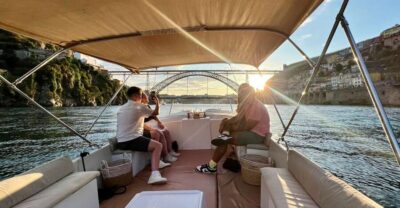 Porto: Douro River Boat Cruise with Port Wine Tasting - Why the guide-on-deck format changes everything
