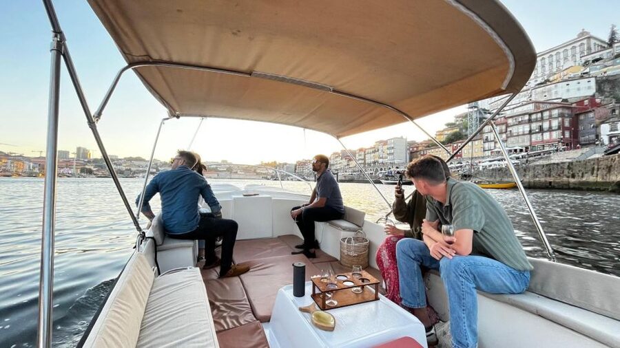 Porto: Douro River Boat Cruise with Port Wine Tasting - Arrábida Bridge to Foz do Douro: seeing more of the river’s reach