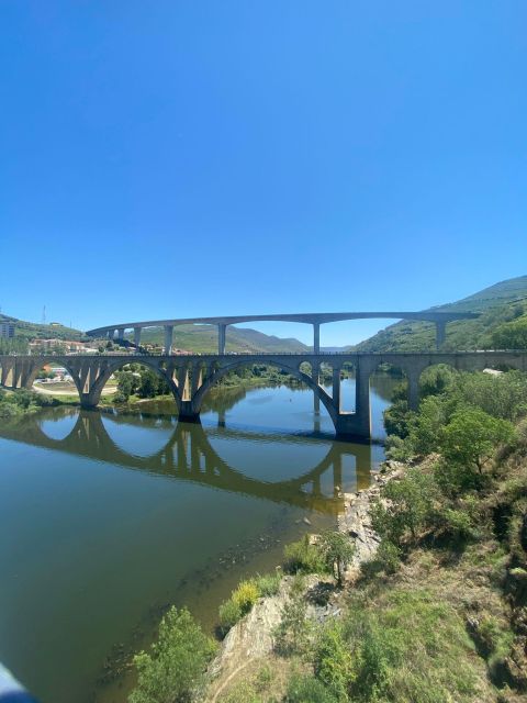 Porto: Douro Valley Tour with 2 Wineries, Lunch and Cruise - Miradouro São Cristovão: the quick photo stop with big payoff