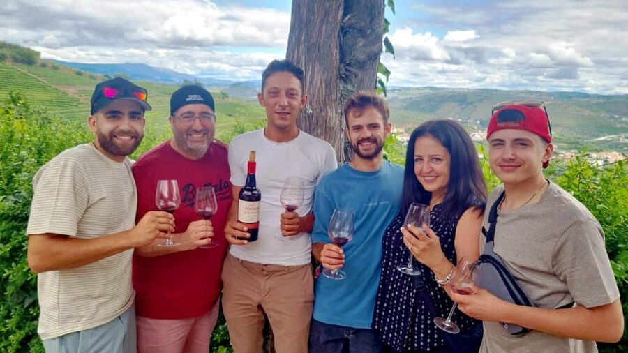Porto: Douro Valley Vineyards Tour with Lunch & River Cruise - Guides, group size, and the language mix