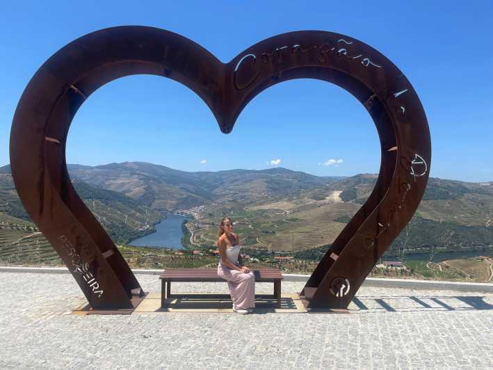 Porto: Douro Valley Wine Tour with a Sommelier & Boat Trip - The drive that turns into the show: Porto to Vinho Verde first