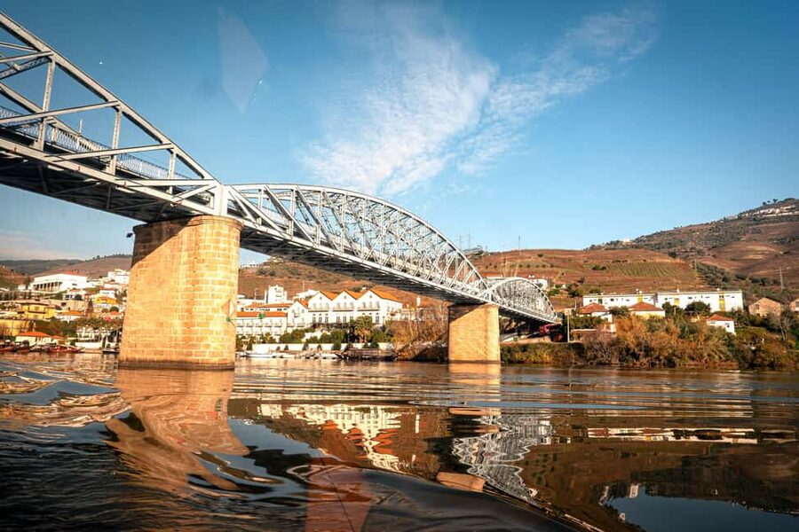 Porto: Douro Wine Tour with Lunch and River Cruise - Porto to wine country: comfort, viewpoints, and the N222 drive