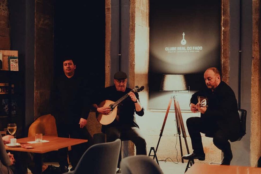 Porto: Fado Live Music, Wine & Cultural Introduction - Entering Clube Real do Fado: A Room Made for Sound