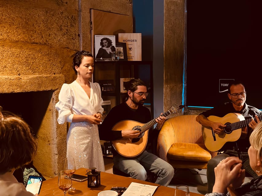 Porto: Fado Live Music, Wine & Cultural Introduction - Welcome Drink and Timing: Wine That Doesn’t Hijack the Show