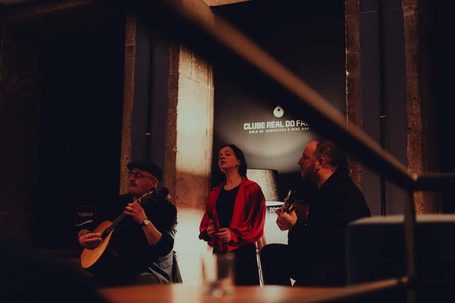 Porto: Fado Live Music, Wine & Cultural Introduction - The 1-Hour Concert: Two Voices, Two Guitars, Two Parts