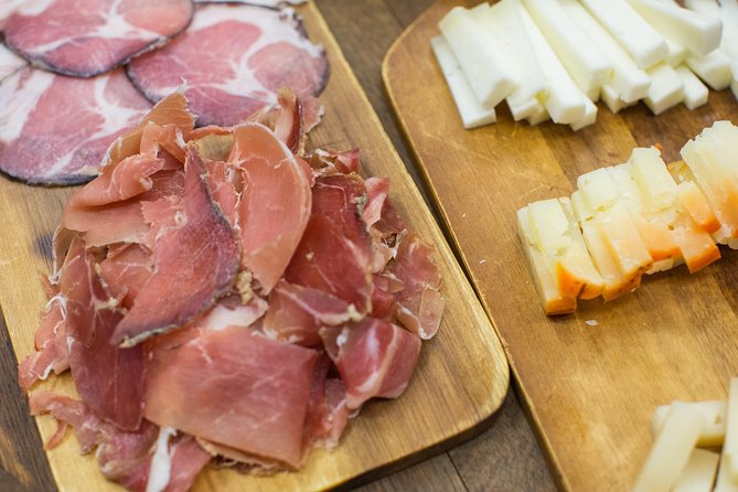 Porto Food & Wine Tasting Tour with Lunch or Dinner Option - Leandro Café: Codfish Cakes and a Liquor Pairing