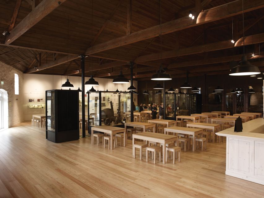 Porto: Graham's Port Lodge Tour with Premium Wine Tastings - Key things that make this tour special