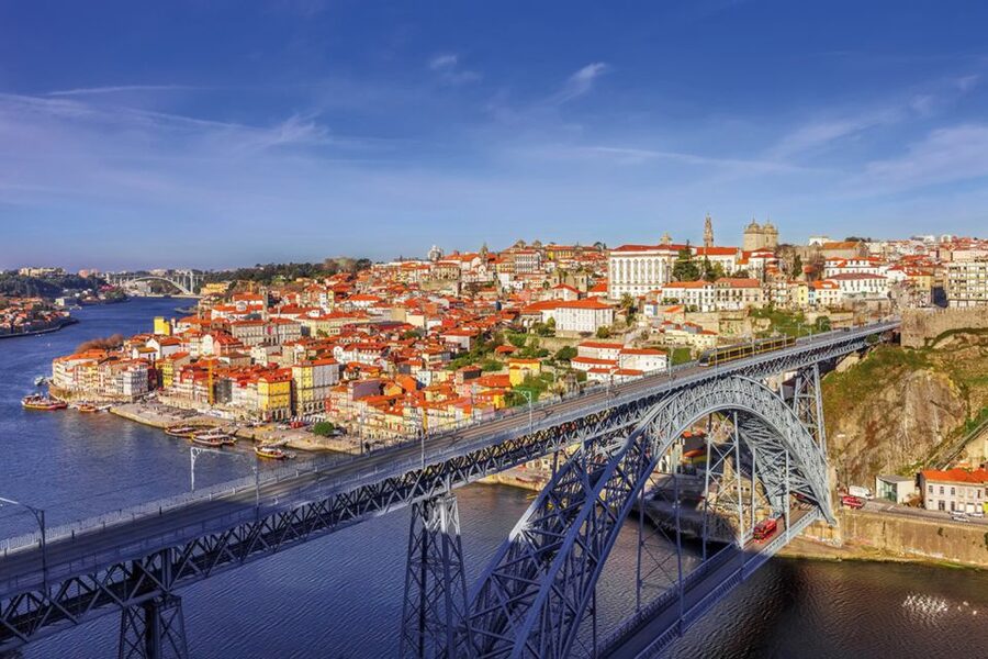 Porto Half-Day Tour and Wine Tasting - Bairro da Sé and Sé Cathedral: Porto’s older self, up close