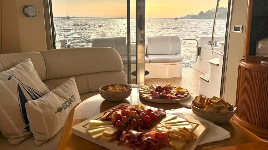 Porto: Luxury 6 Bridges Yacht Cruise with Wine & Snacks - The crew and narration: the difference between seeing and understanding
