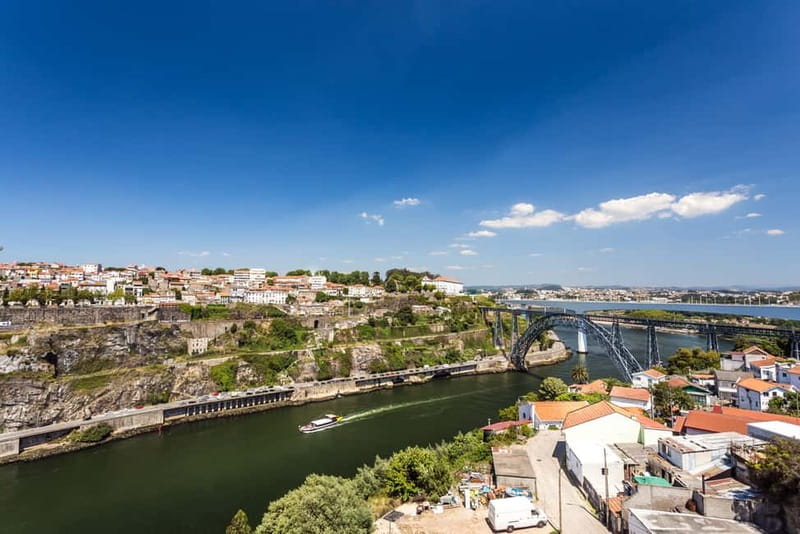 Porto: Magic Train Tour and Port Wine Cellar with Tastings - Two Port tastings: how to get more out of the pours