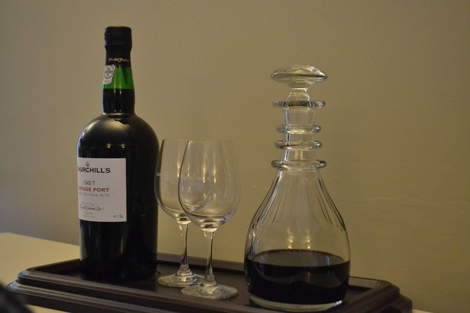 Porto: Port and Douro Wine Walking Tour With 9 Wine Tastings - Your guide matters: English support and the names that came up