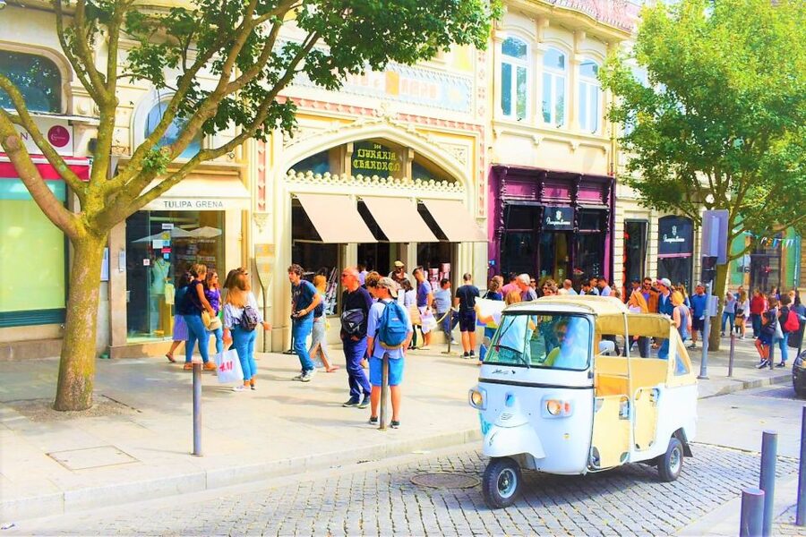Porto: Private Tuk-Tuk Tour with Short Walks and Wine - Entering Porto by tuk-tuk: fast orientation without the uphill tax
