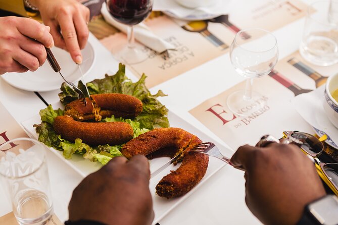 Porto Wine & Dine: Port Wine Cave Food Tour with Eating Europe - Street art break on R. Guilherme Gomes Fernandes 42