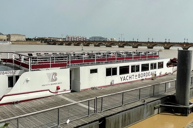 Prestige Commented Cruise glass of wine and Canelé in Bordeaux - Getting to Eco-Citizen House and Boarding at the Right Spot