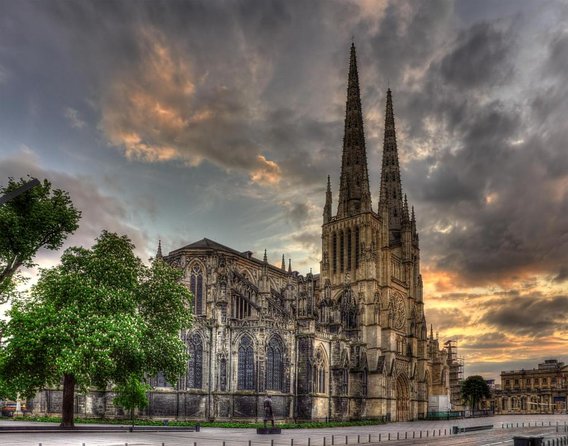 Private - Best of Bordeaux Walking Tour + Glass of Bordeaux Wine - Key highlights at a glance