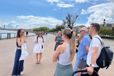 Private - Best of Bordeaux Walking Tour + Glass of Bordeaux Wine - The wine stop: one glass of Bordeaux natural wine