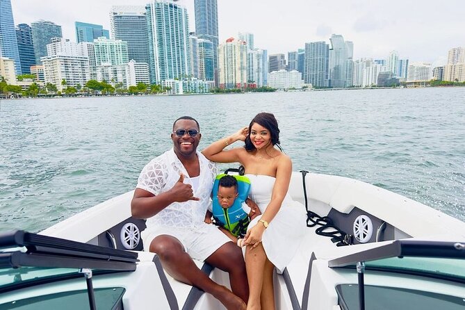 Private Boat Ride in Miami with Experienced Captain and Champagne - Millionaire Row and Star Island: photo-worthy houses, up close