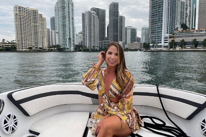 Private Boat Ride in Miami with Experienced Captain and Champagne - Price and surcharges: how the math works for a private boat