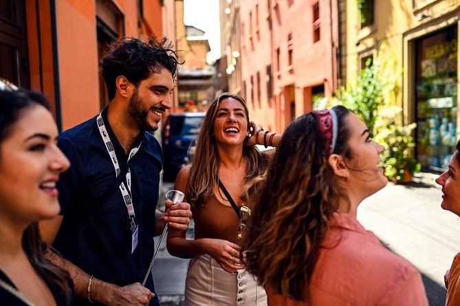 Private Bologna Food & Market Tour with 6 Tastings & Wine - Stop 1: Palazzo della Mercanzia and your first Bologna flavor cues
