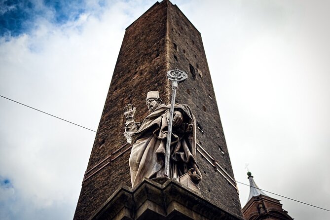 Private Bologna Food & Market Tour with 6 Tastings & Wine - Wines on the route: pairing without making it complicated