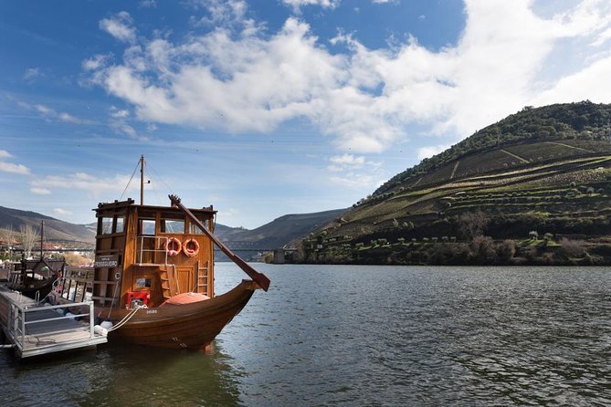 Private Douro Valley Wine Tour: 2 Wine Estates, Lunch and Cruise - Sabrosa Winery Stop: Vineyard-to-Bottle Learning and a Proper Lunch